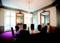 Servcorp soigne le style et le confort de ses salles (ici, son site du boulevard haussmann, à Paris).