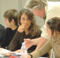 Enseigner constitue un excellent moyen de repérer de jeunes talents.