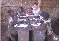 Grâce à son employeur, Marie Lafitte est partie en congé solidaire au Bénin pour une animation socio-éducative dans une école mobile de brousse.