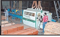 La fabrication des tréteaux est sous-traitée auprès de Centres d'aide par le travail de la région Poitou-Charentes.