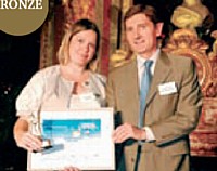 Yseulys Costes a reçu son Trophée des mains de Philippe Lesaffre (Caisse d'Epargne).