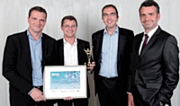 Les trois associés d'ALT Partners, Arnaud Courdesses, Laurent Windenberger et Arnaud Thiollier, ont reçu leur prix des mains d'Antoine Caby (TNT Express France), à droite.