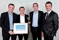 Arnaud Courdesses, Laurent Windenberger et Arnaud Thiollier (de gauche à droite), dirigeants d'ALT Partners, ont reçu leur prix des mains d'Antoine Caby (TNT Express France, à droite).