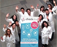 Pour soutenir l'événement, l'équipe de Checkdeal.com est venue au point de rendez-vous en peignoir.