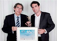 Gérard Bouhanna (OKI, à g.) a remis le Trophée de bronze à Geoffroy de Becdelièvre (PlanetVeo).