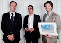 Victor Augais (à dr.) et Nicolas Warter ont reçu des mains de Thierry Mascarin (TNT, à gauche) le Trophée d'or des dirigeants de l'année 2012.