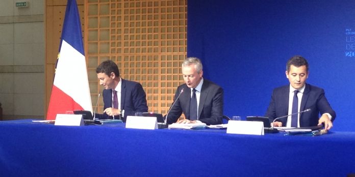 Bruno Le Maire, ministre de l'Economie et des Finances (au centre), entouré de Gérald Darmanin, ministre de l'Action et des Comptes publics, et de Benjamin Griveaux, secrétaire d'État auprès du ministre de l'Économie et des Finances