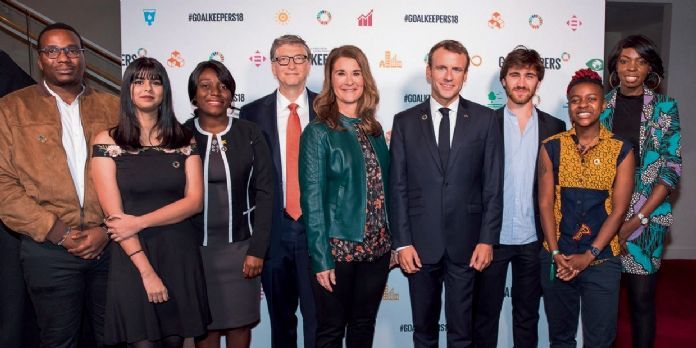 Bill et Melinda Gates (eu centre) aux côtés d'Emmanuel Macron et de Vincent Touboul-Flachaire.