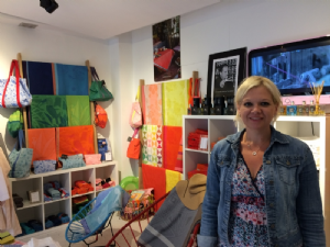 Laetitia, responsable de la boutique Le Jacquard Français © PL