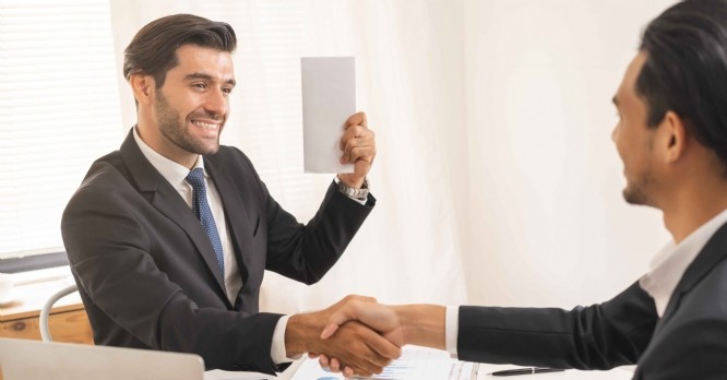 Tout savoir sur les chèques cadeaux en entreprise et leurs exonérations
