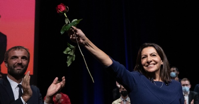 Présidentielle 2022 : Anne Hidalgo appelle à la parité en entreprise