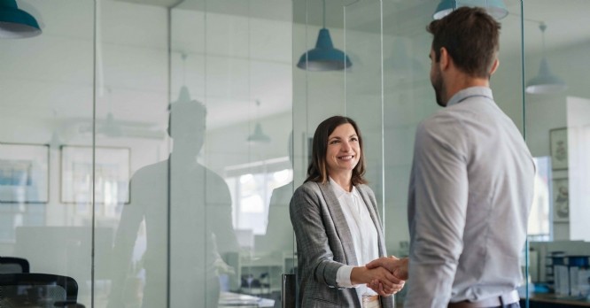 Wanted : pourquoi les recruteurs s'arrachent-ils les candidats à prix d'or ?