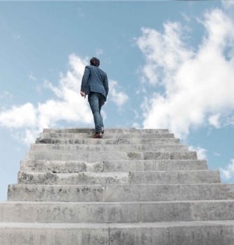 Carrière : le "career cushioning", nouvelle stratégie face à un marché de l'emploi moins porteur ?