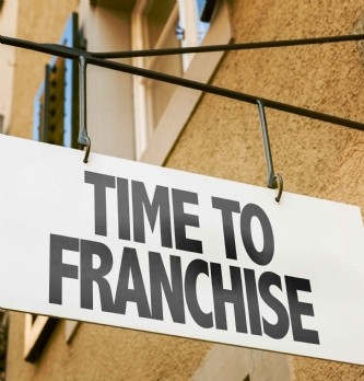 Entreprendre en <span class="highlight">franchise</span> : quel secteur choisir ?